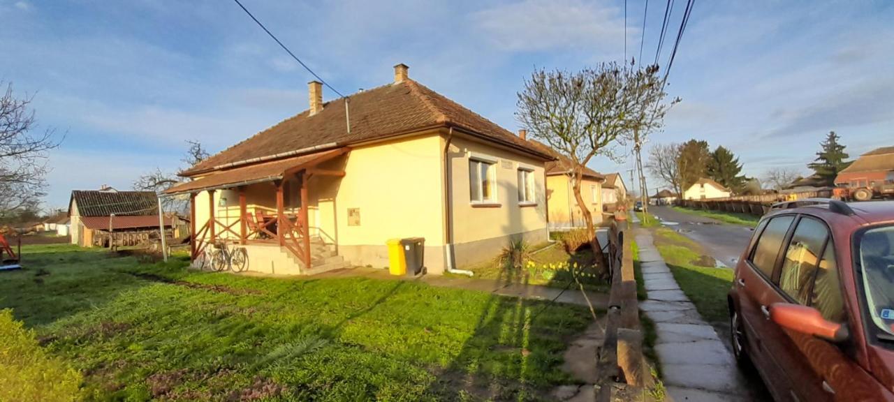 Oeregakac Vendeghaz Villa Tiszaladány Exteriör bild